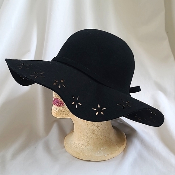 Betsey Johnson Wool Hat Floral Cut Out like New! - Picture 1 of 10